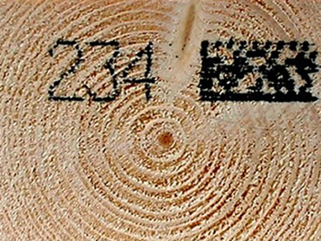 REA JET HR | High-Resolution Inkjet Printers | 2D code marking on lumber edge