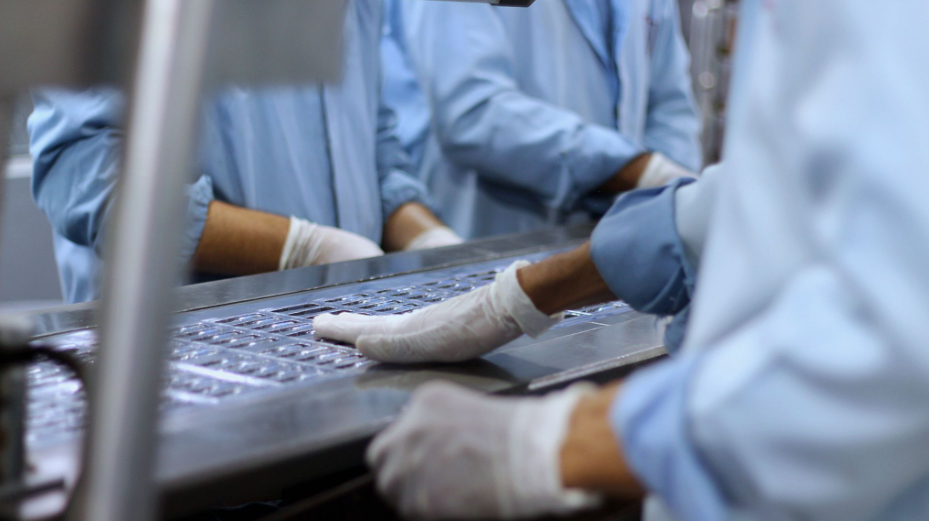 Pharmaceutical and Medical Device Traceability Requirements: A Complete Guide 1 Pharmaceutical track and trace system using serialization technology